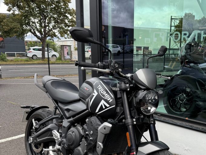 TRIUMPH TRIDENT 660 4