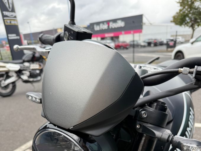 TRIUMPH TRIDENT 660 4