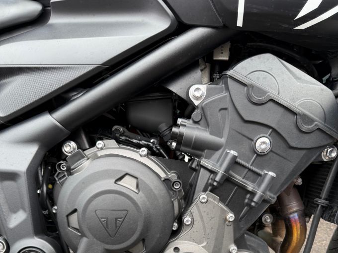 TRIUMPH TRIDENT 660 4