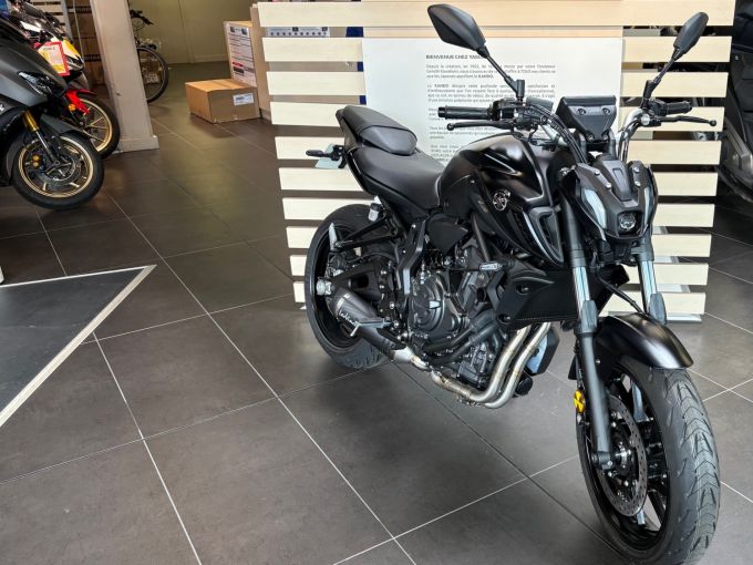 YAMAHA MT-07 4