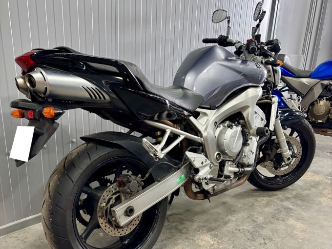 YAMAHA FZ6 (98CV) 4