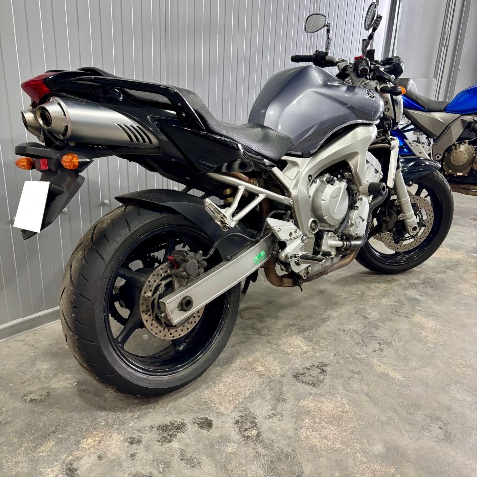 YAMAHA FZ6 (98CV) 4