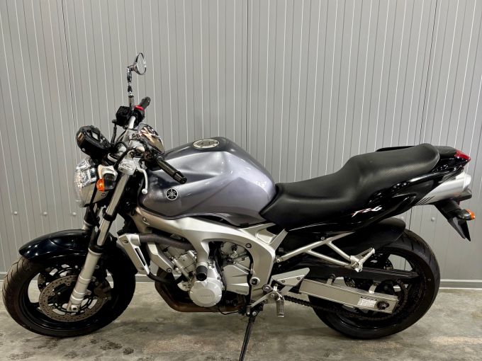 YAMAHA FZ6 (98CV) 4