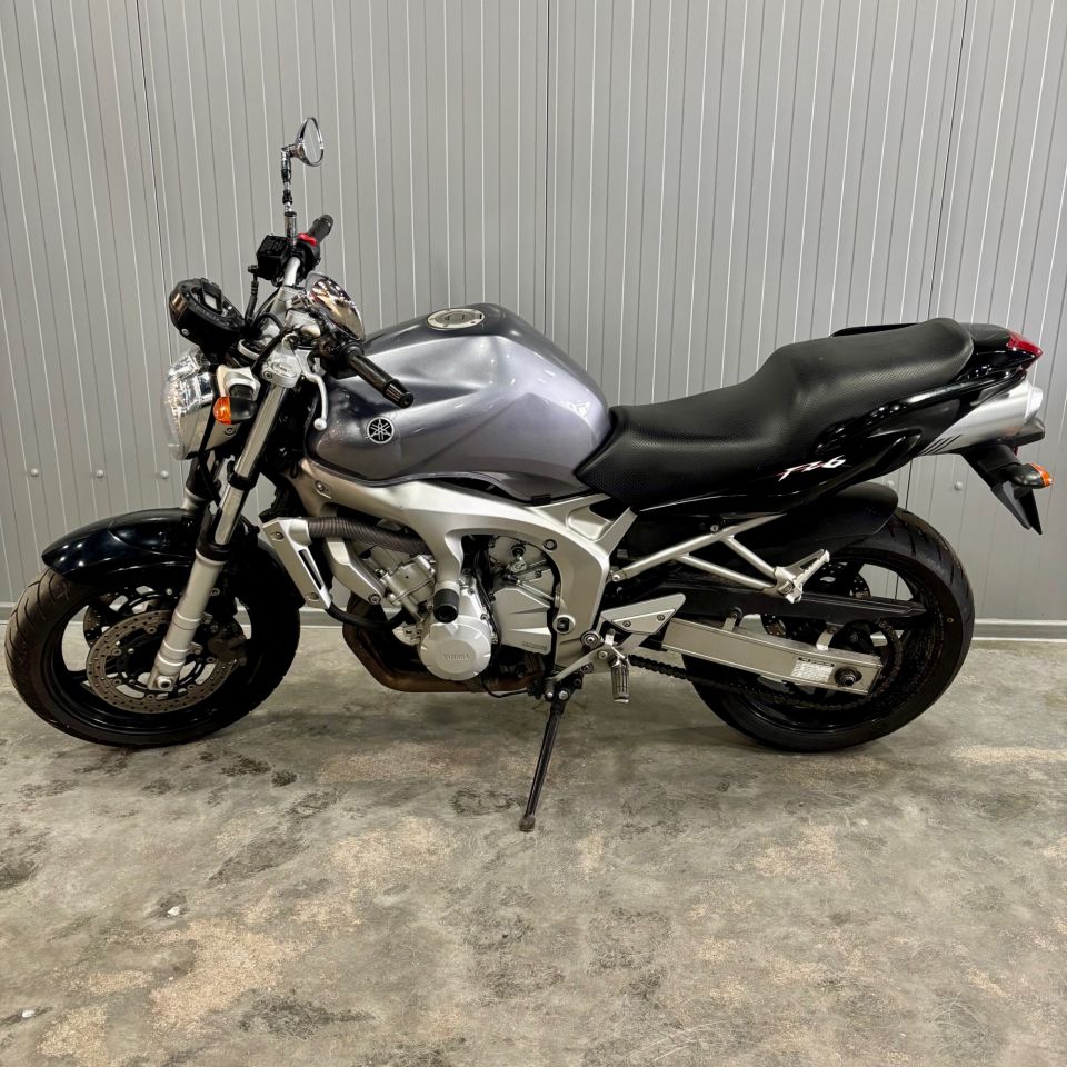 YAMAHA FZ6 (98CV) 4