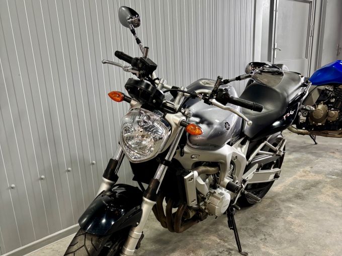 YAMAHA FZ6 (98CV) 4