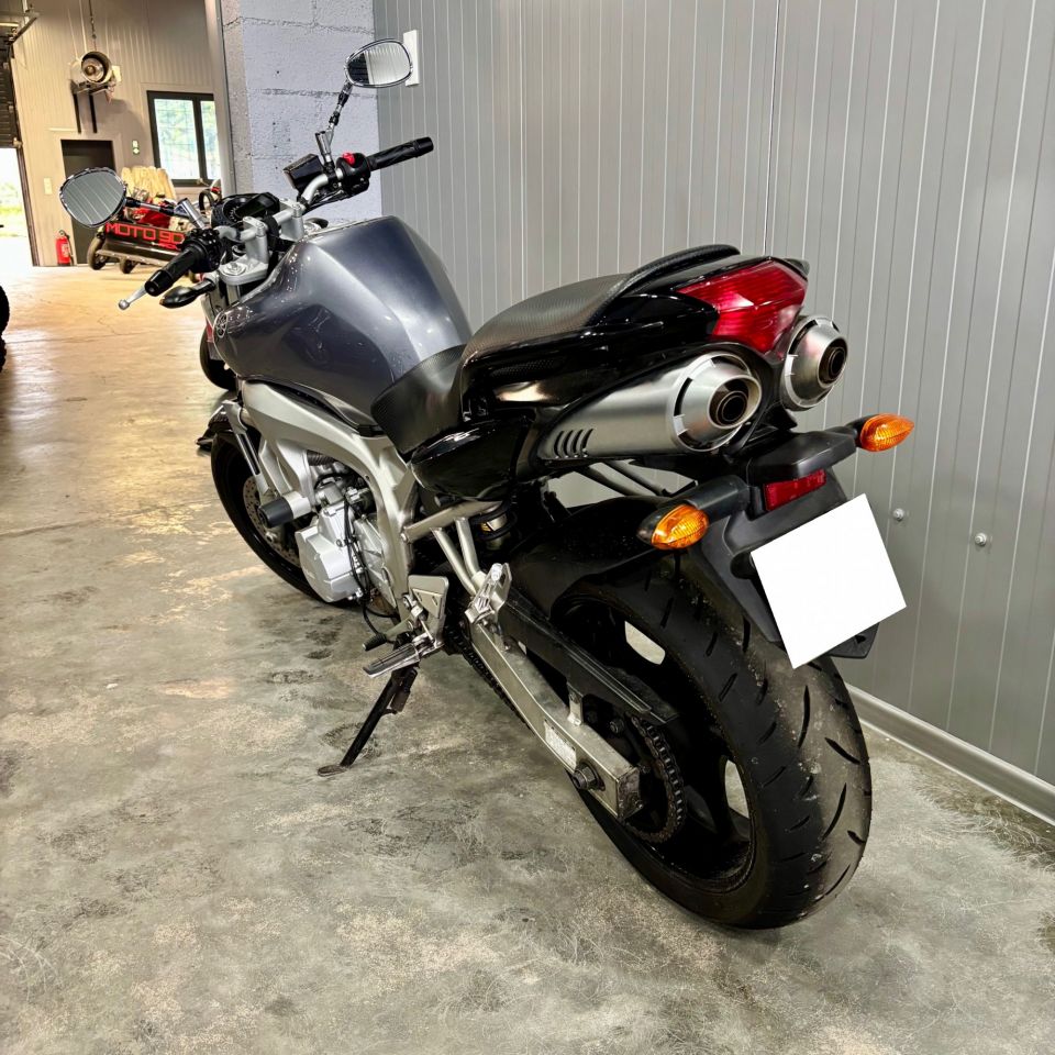 YAMAHA FZ6 (98CV) 4