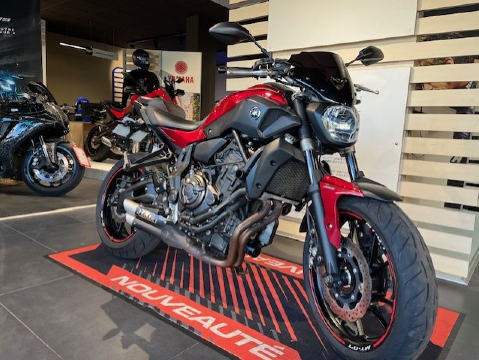 YAMAHA MT-07 (47.5CV) 4