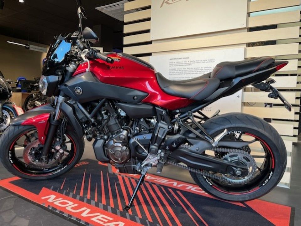 YAMAHA MT-07 (47.5CV) 4