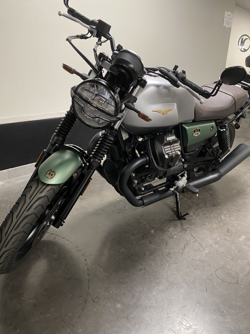 MOTO GUZZI V7 STONE 4