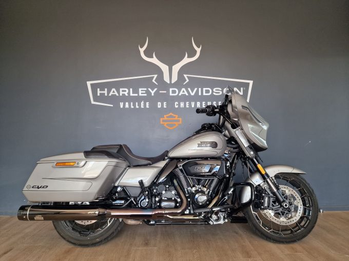 HARLEY-DAVIDSON TOURING STREET GLIDE 1977 CVO  4