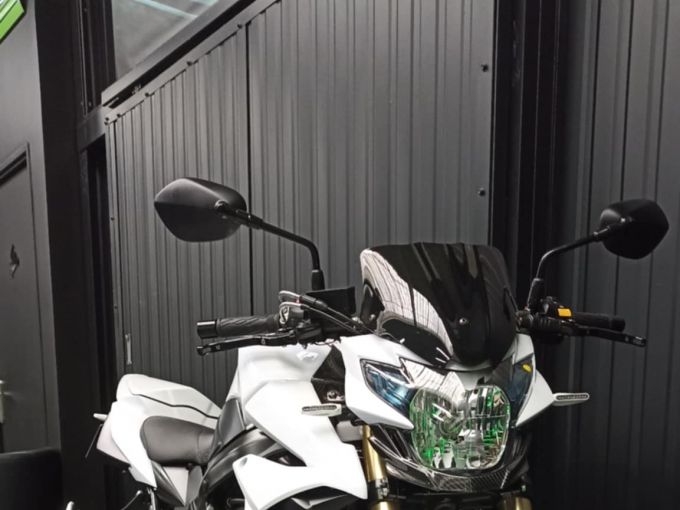 SUZUKI GSR 750 ABS 4