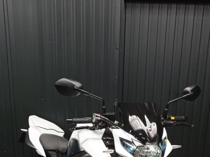 SUZUKI GSR 750 ABS 4