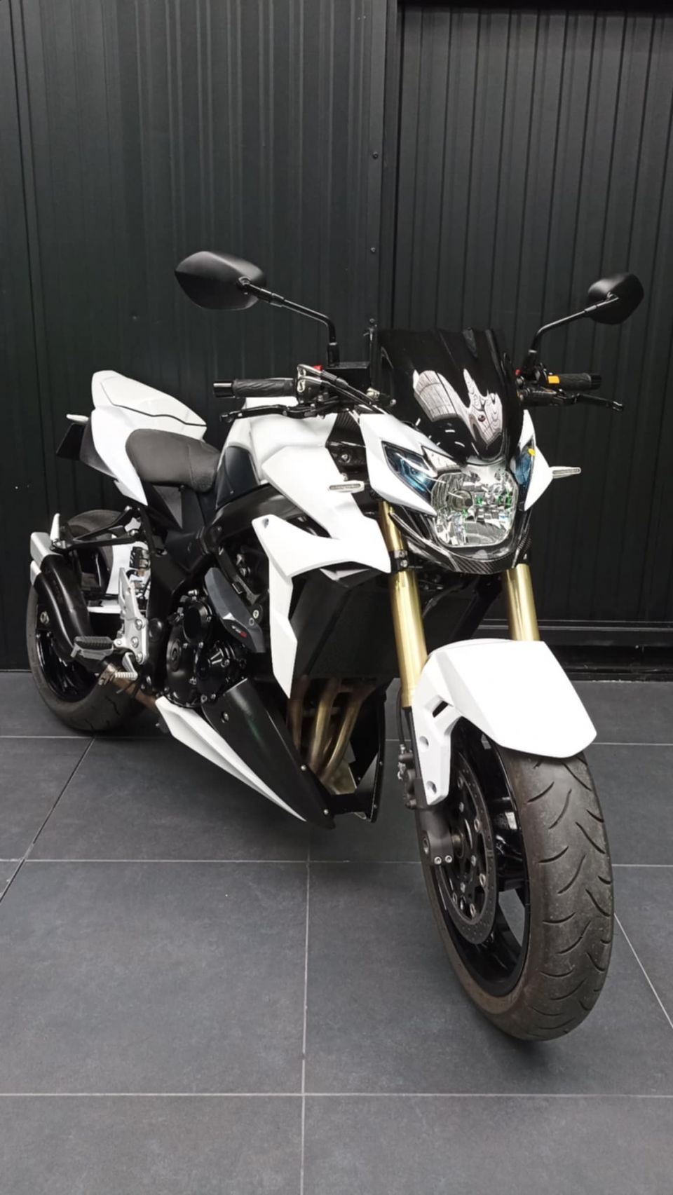 SUZUKI GSR 750 ABS 4