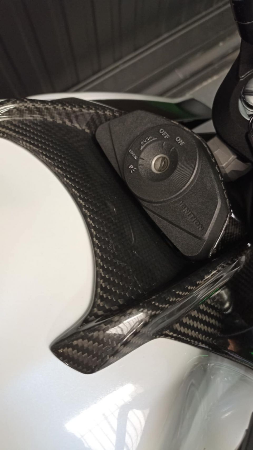 SUZUKI GSR 750 ABS 4