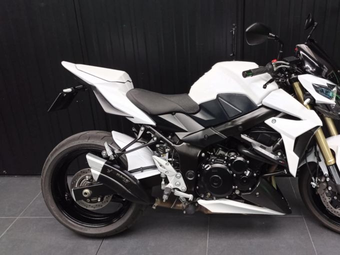 SUZUKI GSR 750 ABS 4