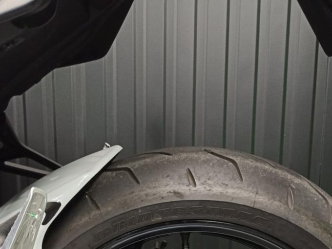 SUZUKI GSR 750 ABS 4