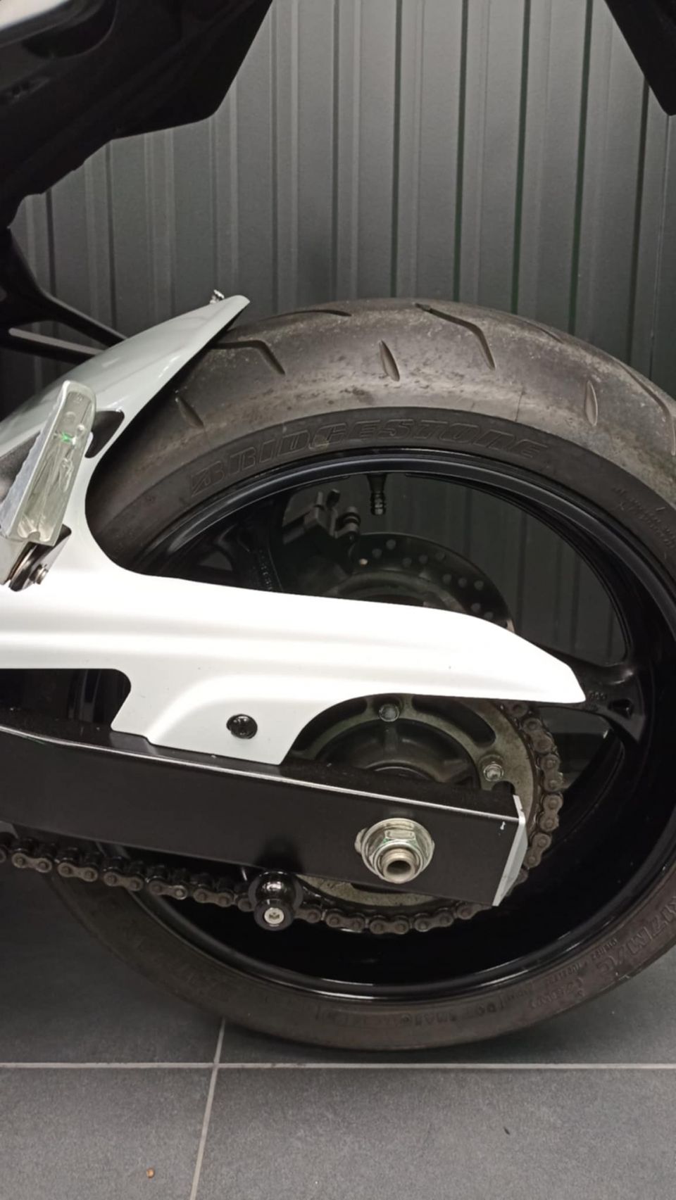 SUZUKI GSR 750 ABS 4