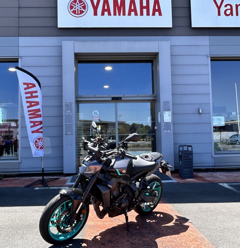 YAMAHA MT-09  Y-AMT 4