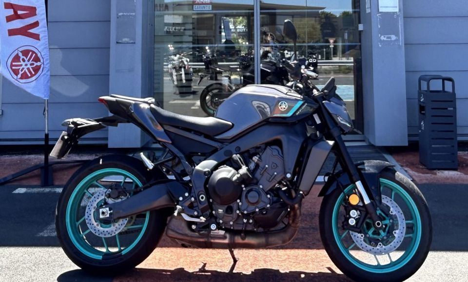 YAMAHA MT-09  Y-AMT 4