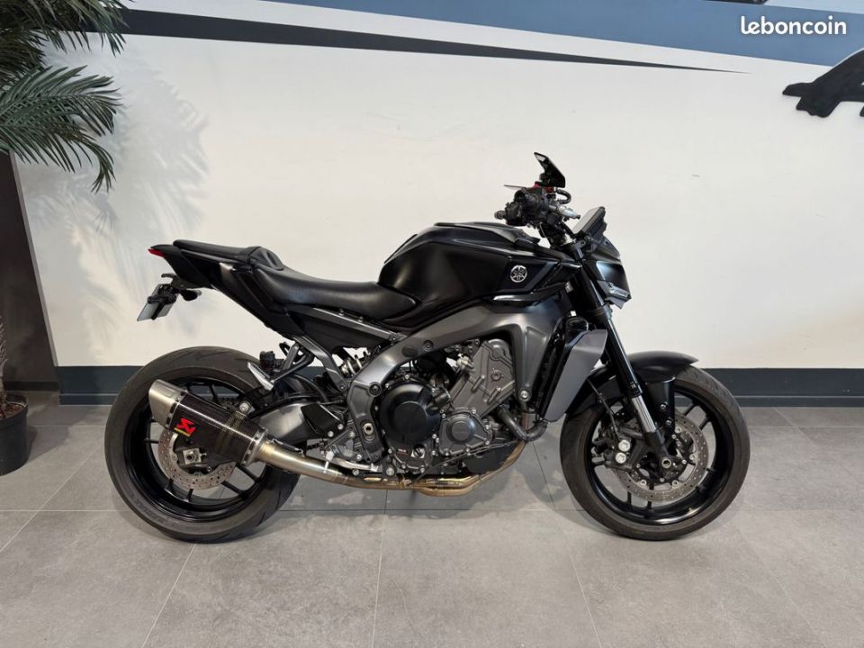 YAMAHA MT-09 4