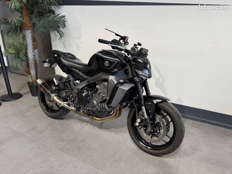 YAMAHA MT-09 4
