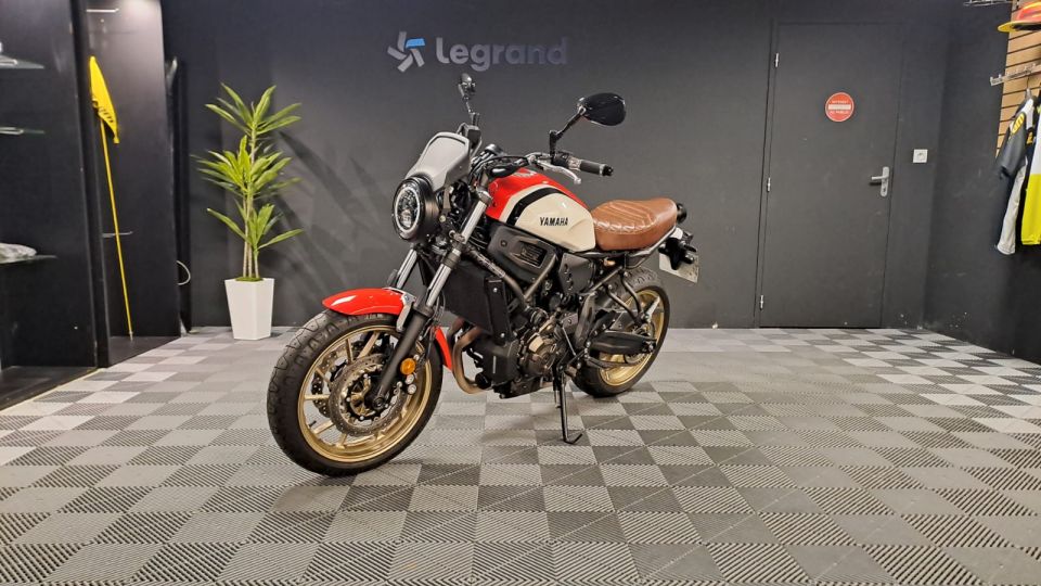 YAMAHA XSR 700 ABS 4