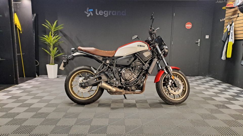 YAMAHA XSR 700 ABS 4