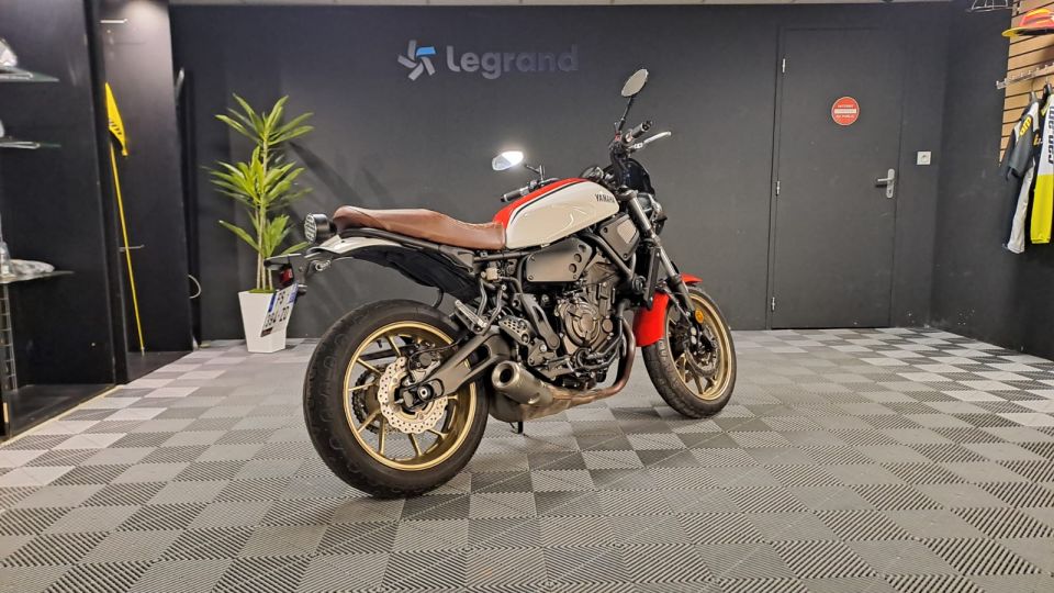 YAMAHA XSR 700 ABS 4