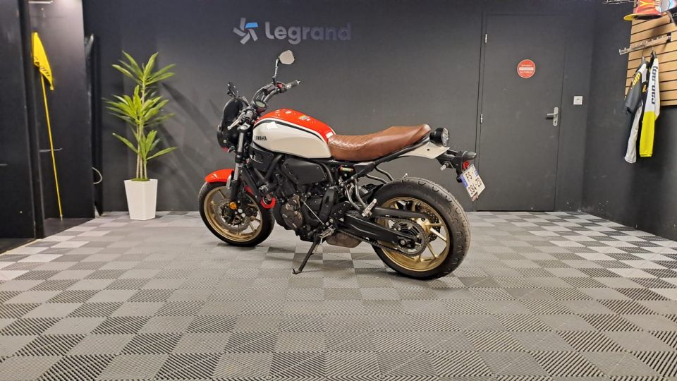 YAMAHA XSR 700 ABS 4