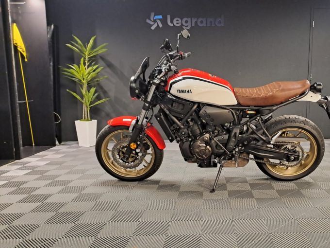 YAMAHA XSR 700 ABS 4