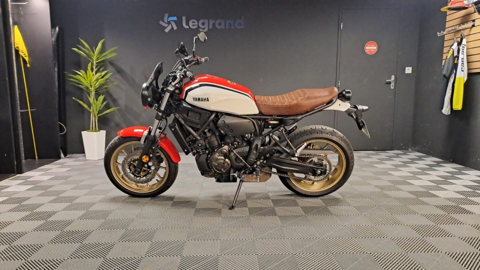 YAMAHA XSR 700 ABS 4