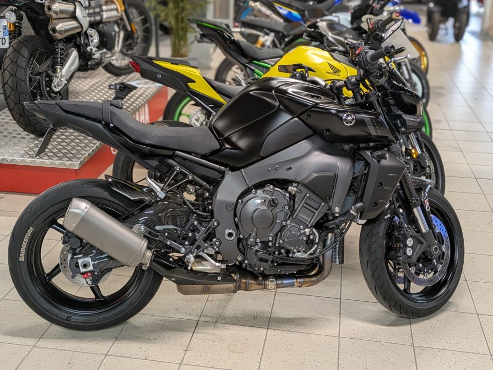 YAMAHA MT-10 4
