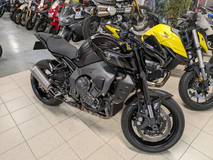 YAMAHA MT-10 4