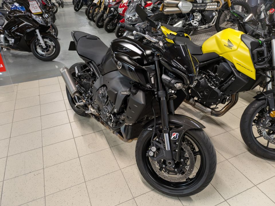 YAMAHA MT-10 4