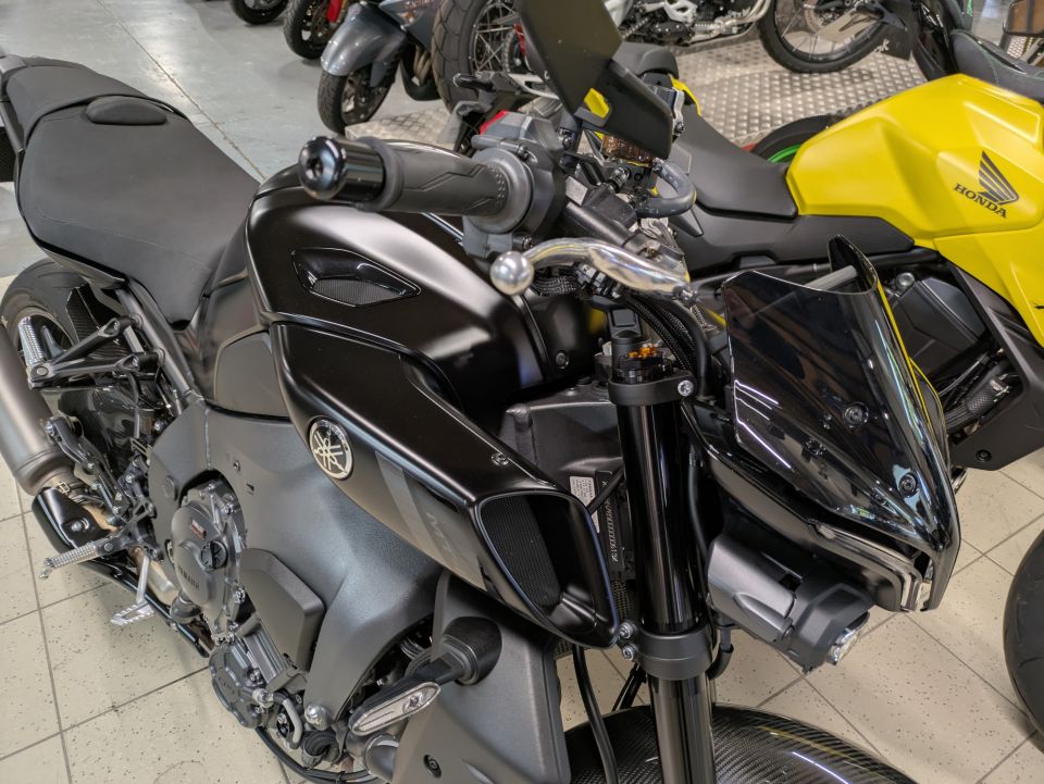 YAMAHA MT-10 4