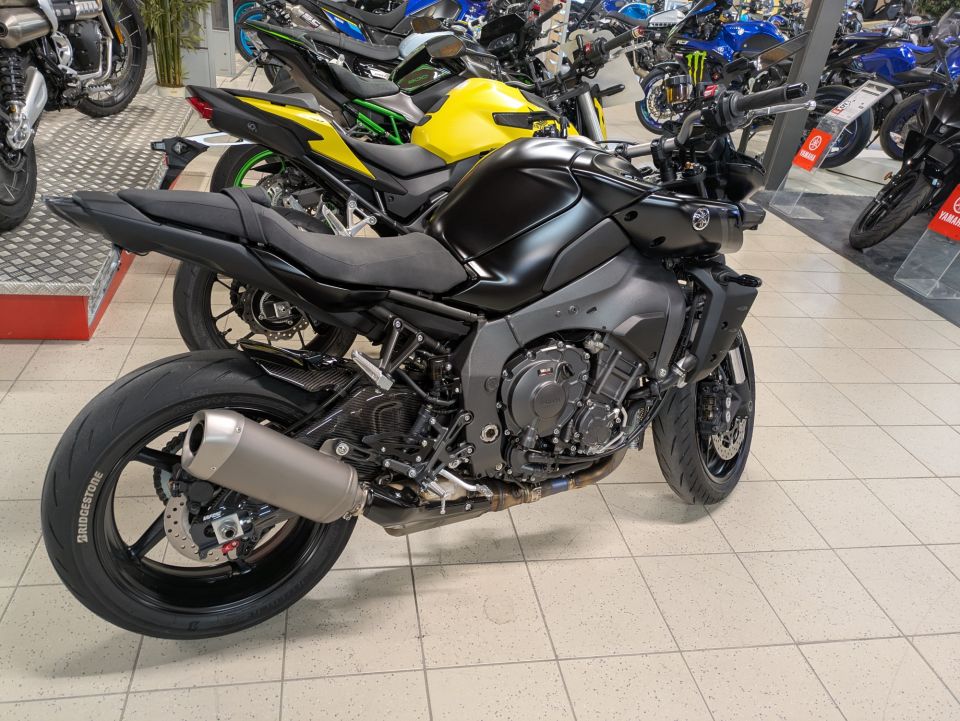 YAMAHA MT-10 4
