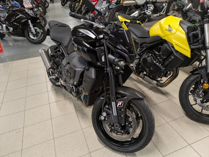 YAMAHA MT-10 4