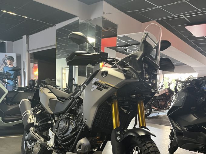 YAMAHA XTZ TENERE 700 4