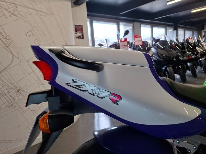 KAWASAKI ZX-7R 4