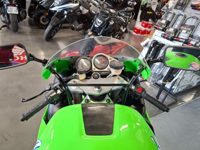 KAWASAKI ZX-7R 4