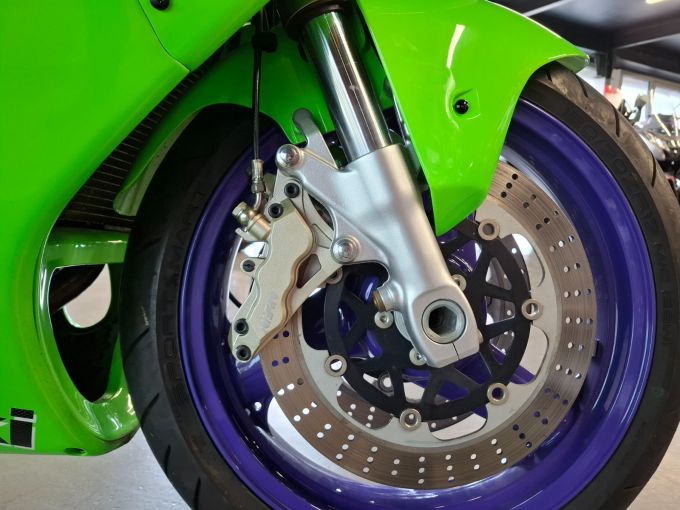KAWASAKI ZX-7R 4