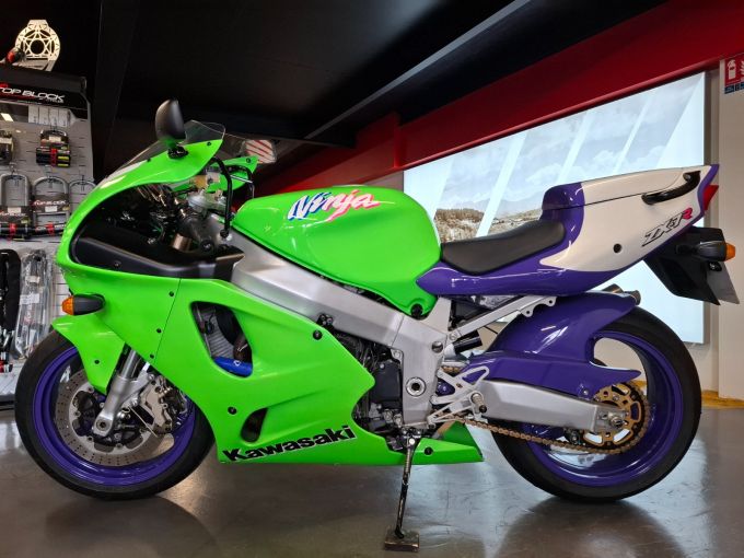 KAWASAKI ZX-7R 4