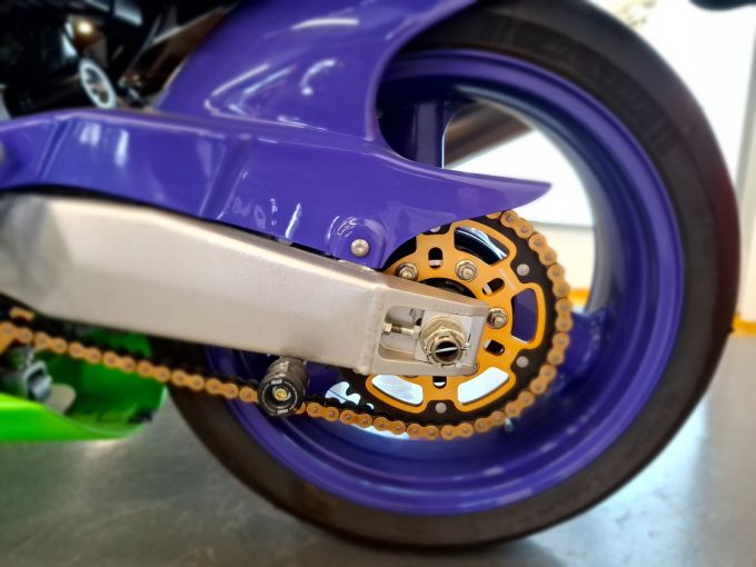 KAWASAKI ZX-7R 4