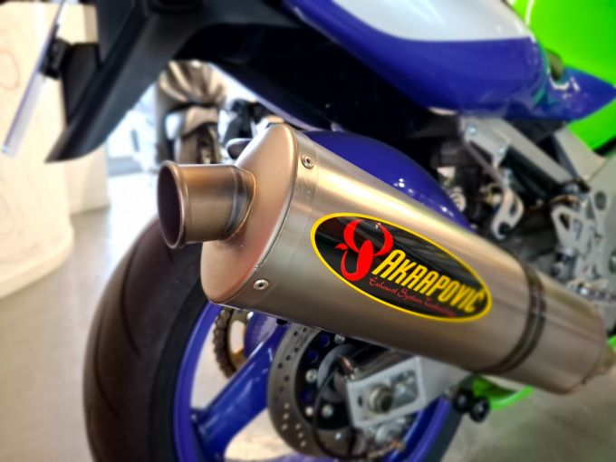 KAWASAKI ZX-7R 4