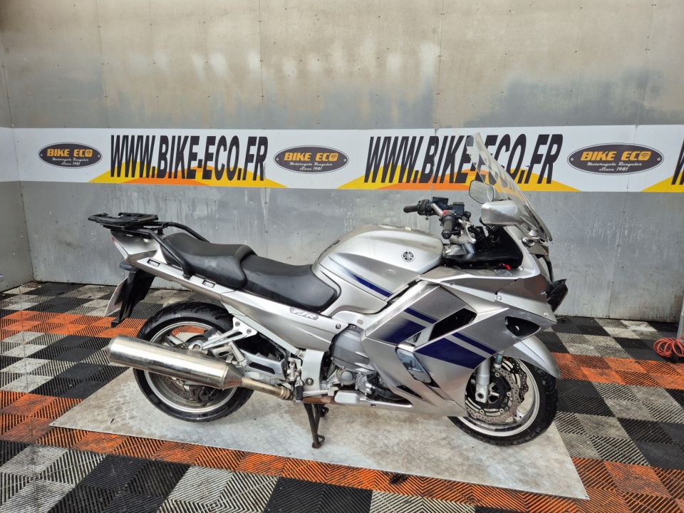 YAMAHA FJR 1300A 4