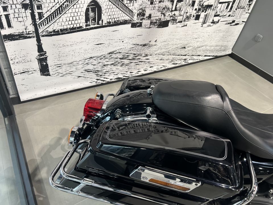 HARLEY-DAVIDSON TOURING ELECTRA GLIDE 1690 CLASSIC 4