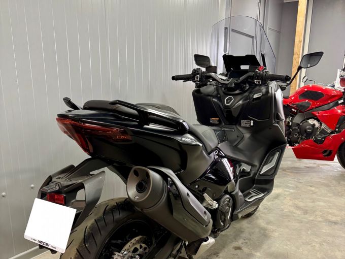 YAMAHA XP T-MAX 560 TECH MAX 4