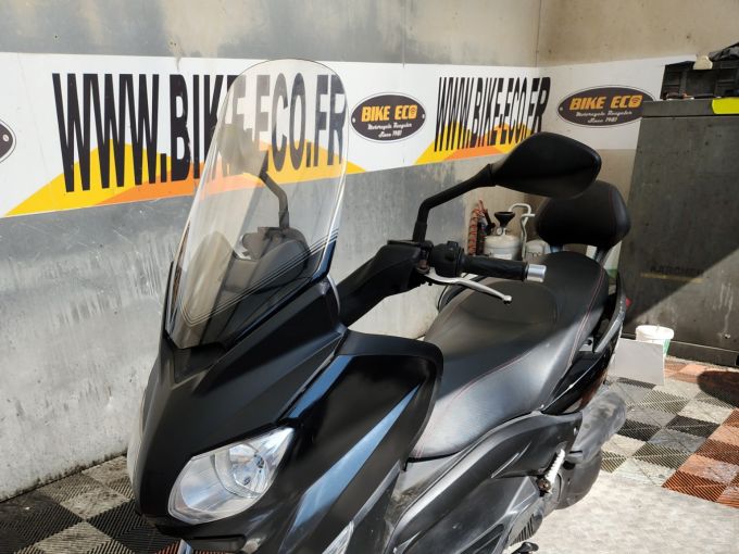 YAMAHA X-MAX 125 4
