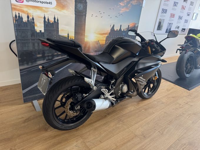 YAMAHA YZF-R 125 4