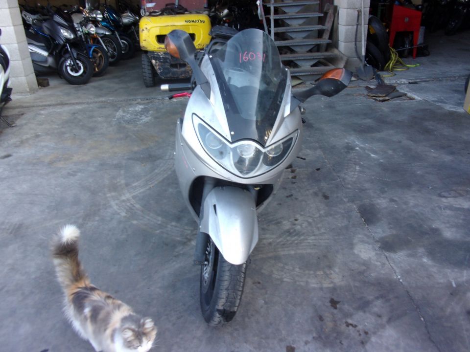 TRIUMPH SPRINT 1050 ST 4